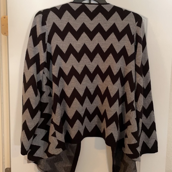 Grey and black sweater/cardigan - Picture 4 of 4